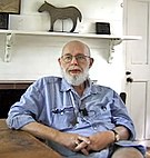 Edward Gorey in seinem Haus (1999)