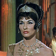 Médée (Nancy Kovack).