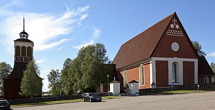 Kalix Kyrka och klockstapeln år 2012.