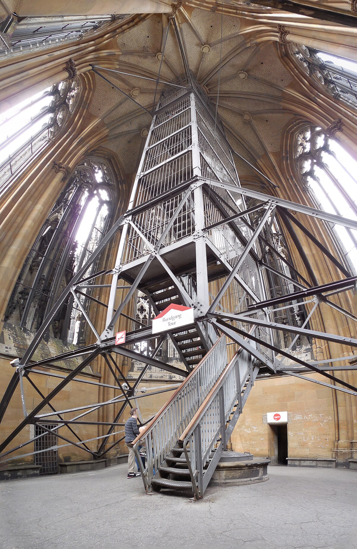 Koelner Dom Suedturm Aufgang.jpg