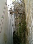 Les probables vestiges d'un moulin à Menton.