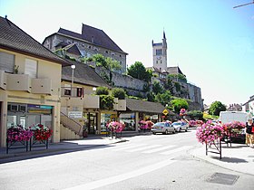 Rue principale de Morestel