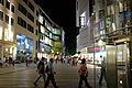 Fußgängerzone Rosenstraße; links der Apple-Store und das Sporthaus Schuster, rechts der Kaufhof