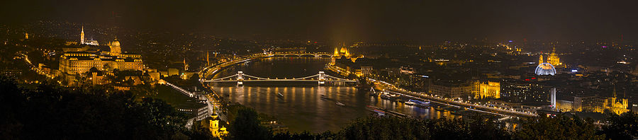 Noční panorama maďarského hlavního města Budapešti