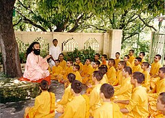 guru teaching disciples