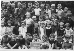 Pickering Public School: grade 1 and 2 students in 1943