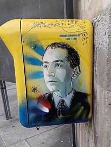 Arte di strada di C215 su una cassetta delle lettere nel 5º arrondissement di Parigi in onore dell'eroe della resistenza francese Pierre Brossolette in collaborazione con il Centre des monument nationaux intorno al Panthéon