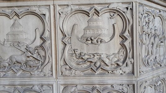 Relief sculpture of Noah's ark and the flood (portal of upper chapel)