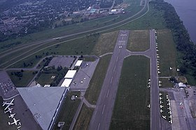 La piste 09-27 et le musée d'aviation