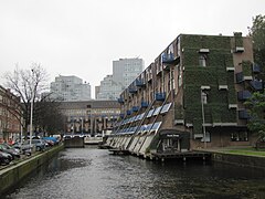 Au nord de la Binnenrotte, habitations au bord de la rivière Rotte (pont St Jacob).