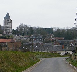 The church and surroundings in Saint-Maulvis
