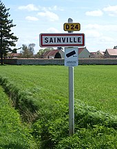Entrée de Sainville par la route départementale 24.