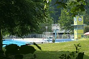 Sprungturm und Schwimmerbecken