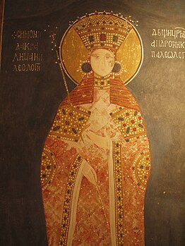 Detalj sa freske sa likom srpske kraljice Simonide Nemanjić u manastiru Gračanica, u Crkvi Sv. Bogorodice, živopisanoj oko 1320. Smatra se jednom od najvrednijih i najpoznatijih fresaka srpskog srednjovekovnog slikarstva. Freska se nalazi u prolazu između priprate i naosa. Lepota freske i Simonidina neobična životna priča bila su inspiracija mnogim umetnicima