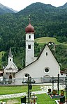 Pfarrkirche St. Martin mit Friedhofskapelle und Friedhof