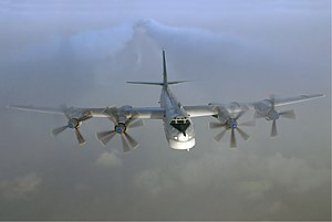 TU-95가 비행 중인 모습.