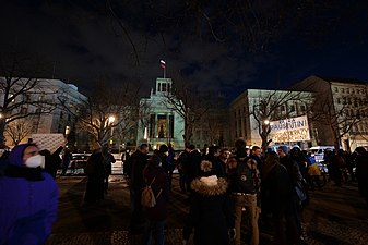 Biểu tình ở trước Tòa đại sứ Nga ở in Berlin, Đức.