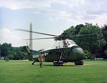 A U.S. Marine Corps Sikorsky VH-34D presidenti...