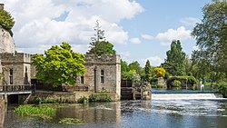 The Warwick Castle water-powered generator house, used for the generation of electricity for the castle from 1894 until 1940 Warwick Castle - Engine House, Waterwheel, Weir, and Old Castle Bridge.jpg