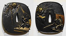 Hai chiếc tsuba (Đốc kiếm) khắc họa Yorimitsu cố chém tsuchigumo bằng một thanh tachi mang tên 'Hizamaru'. Tác phẩm của Unnno Yoshimori I (trái), Gochiku Sadakatsu (phải). Bảo tàng Mỹ thuật, Boston.