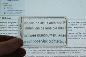 English: Creditcard-size Fresnel magnifier Ned...