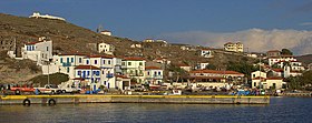 Vue du village d’Ágios Efstrátios depuis la mer.
