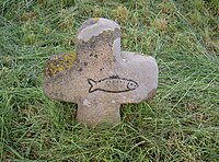 Steinkreuz mit reliefiertem Fisch, Meischendorfer Zell