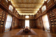 Biblioteca del Monte [it], Umbria, Perugia Biblioteca del Monte OFM a Monteripido.jpg