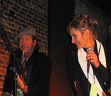 Билли Гектор и Сьюзан Ластовица выступают вместе на поминках Большого Дэнни в Red Fusion в Эсбери-парке, Нью-Джерси, 11 февраля 2007 г.
