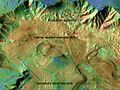 Imagem em falsa cor de Candor Chasma mostrando a localização dos depósitos hidratados de sulfato, visto pela THEMIS. Cores avermelhadas mostram lugares rochosos. Verdes e azuis mostram áreas arenosas e poeirentas.