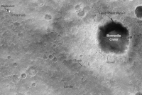 Paraquedas, aterrissador, trilhas e o rover Spirit. Imagem fotografada pela Mars Global Surveyor.