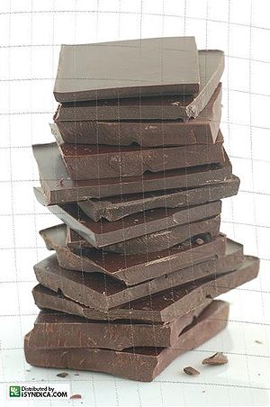 English: A stack of dark chocolate Svenska: En...