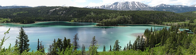http://upload.wikimedia.org/wikipedia/commons/thumb/9/92/Emerald_Lake_panoramic%2C_Yukon%2C_Canada.jpg/799px-Emerald_Lake_panoramic%2C_Yukon%2C_Canada.jpg
