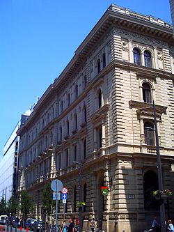 A Főposta épülete Budapesten, a Petőfi Sándor utcában, 2011 májusában