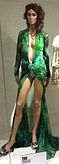 La robe verte Versace de Jennifer Lopez exposée au musée de la mode de Bath.