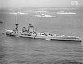 Az HMS Nelson csatahajó a Spithead-i flottaszemle alkalmával két Queen Elizabeth osztályú csatahajó, két County osztályú háromkéményes nehézcirkáló, valamint három könnyűcirkáló és torpedórombolók társaságában.