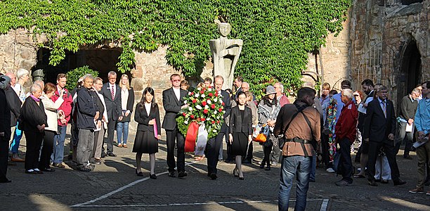 Kranzniederlegung in der Aegidienkirche (Stand: 2014)