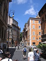 Piazza delle Cinque Scole, fotograferad från Via del Portico d'Ottavia.