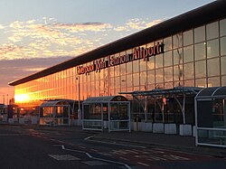 Джон Леннон airport.jpg