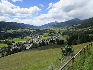 Blick auf Krakaudorf, den Hauptort der Gemeinde