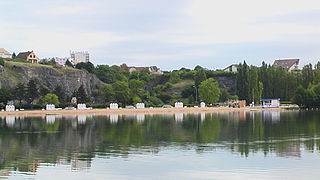 Plage de baignade du lac Kir, vue depuis la rive droite.