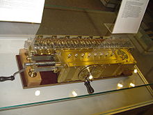 Replica of Leibniz's Stepped Reckoner in the Deutsches Museum. Leibnitzrechenmaschine.jpg