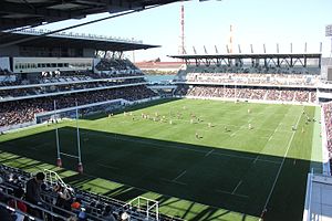 Der Innenraum des Mikuni World Stadium Kitakyūshū am Tag der Eröffnung