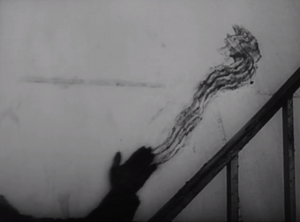 Immagine Quatermass 2 (1957) trailer - Stain.png.