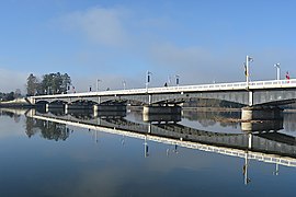 Reflet du pont de Bellerive sur l'Allier, côté Vichy