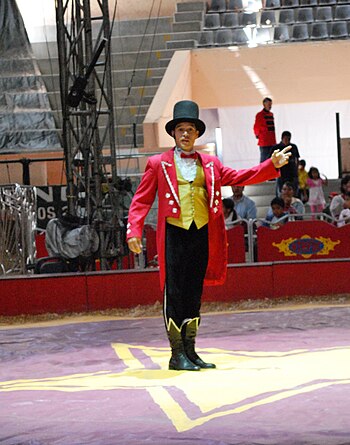 English: Ringmaster of the Circus Atayde at th...