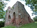 Les ruines de la chapelle vues de l'extérieur - arches