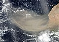 Immagine satellitare della polvere minerale portata dal vento sull'Atlantico. La polvere può diventare sedimento terrigeno sul fondo del mare.