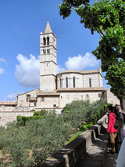 Basilica di Santa Chiara things to do in Assisi