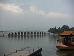 Kunming-sjön med 17-valvs bron.